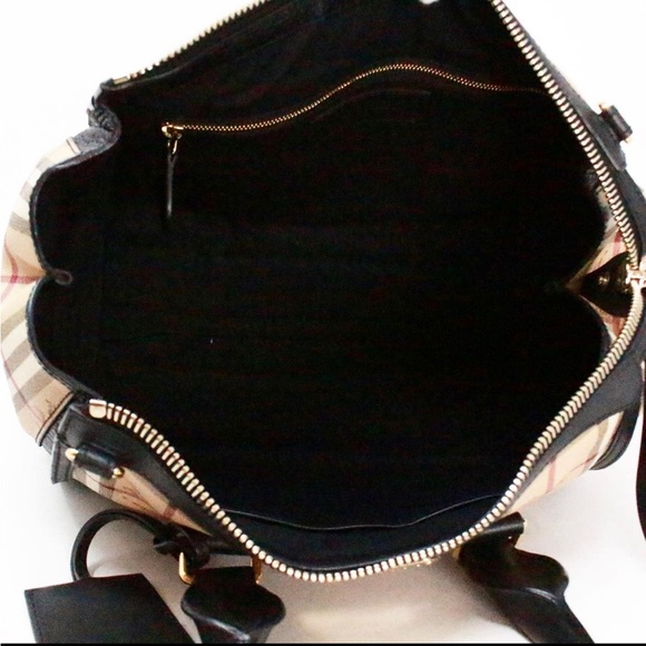 Original Burberry bag, like new, very little use. - Picture 3 of 7